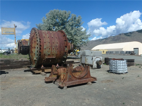 CANADIAN ALLIS CHALMERS 9' x 7' (2.7m x 2m) Ball Mill, 400 HP